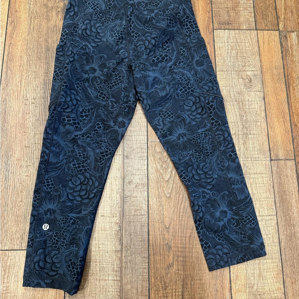 lululemon athletica Women's Navy Floral Joggers - Picture 7 of 10
